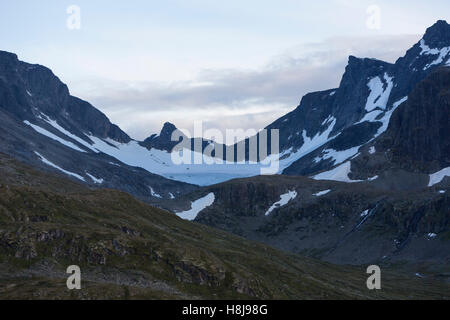 Hurrungane Oscarshaug massif de Nedre vue, chemin de comté 55, route du col de montagne en Norvège Banque D'Images