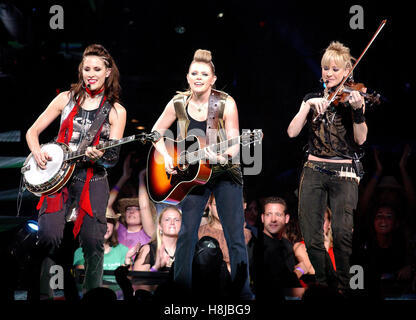 Les Dixie Chicks en live en 2003. © David / MediaPunch Atlas Banque D'Images