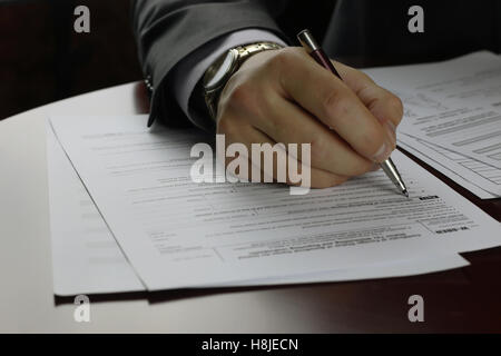 Signé à la main sous forme d'impôt Banque D'Images