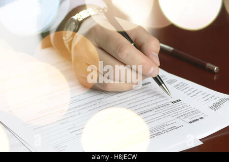 Signé à la main sous forme d'impôt Banque D'Images