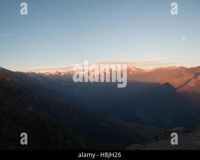 Vue nord forme Moro Rock au coucher du soleil Banque D'Images