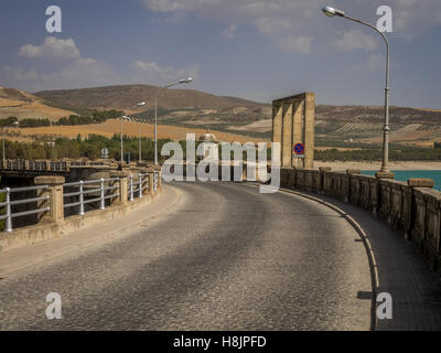 Vue du barrage sur Rio Alhama, Andalousie, Sud de l'Espagne Banque D'Images