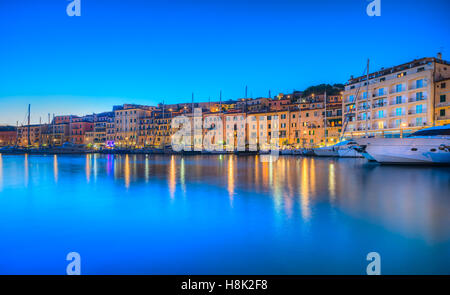 Vue panoramique de la ville de Portoferraio, au crépuscule, l'île d'Elbe dans la région Toscane, en Italie. Banque D'Images