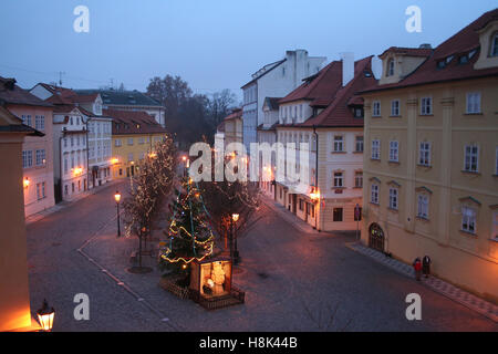 Salon de l'an près de Karlovy Vary Bridge dans la matinée d'hiver Banque D'Images