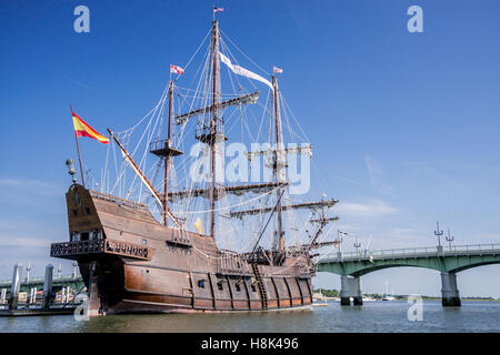 El Galeon accosté à St Augustine en Floride Banque D'Images