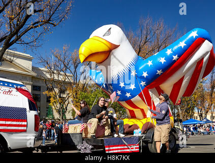 Prescott, AZ, USA - 10 novembre 2016 : char patriotique au Veterans Day Parade à Prescott, Arizona, USA. Banque D'Images