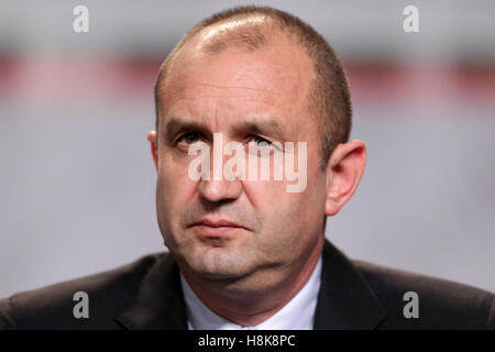 Sofia, Bulgarie - 13 novembre 2016 : Le Président élu bulgare Rumen Radev prend la parole lors d'une conférence de presse après la presidentia Banque D'Images