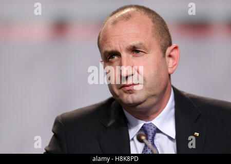 Sofia, Bulgarie - 13 novembre 2016 : Le Président élu bulgare Rumen Radev prend la parole lors d'une conférence de presse après la presidentia Banque D'Images