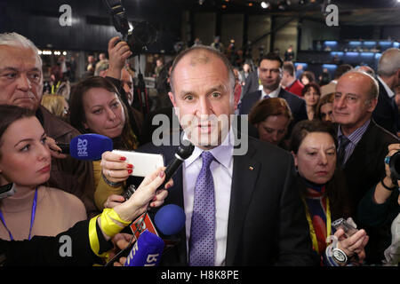 Sofia, Bulgarie - 13 novembre 2016 : Le Président élu bulgare Rumen Radev prend la parole lors d'une conférence de presse après la presidentia Banque D'Images