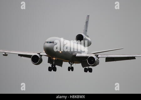 N974VV, un McDonnell Douglas DC-10-40JE tanker exploité par Omega de ravitaillement en vol, à l'aéroport de Prestwick en Ayrshire. Banque D'Images