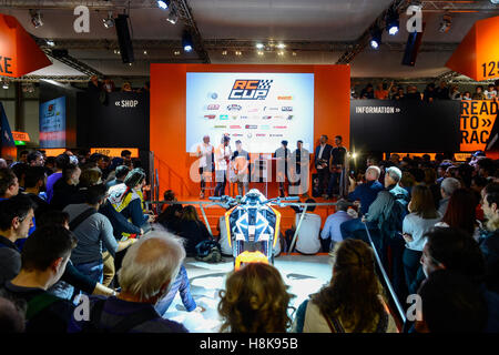 Milan, Italie. 12 Nov, 2016. EICMA 2016 Moto et Vélo International Exhibition, Milan 8 au 13 novembre 2016. Dans l'image © Roberto Silvino/Pacific Press/Alamy Live News Banque D'Images