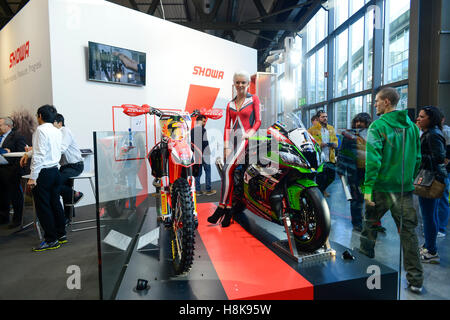 Milan, Italie. 12 Nov, 2016. EICMA 2016 Moto et Vélo International Exhibition, Milan 8 au 13 novembre 2016. Dans l'image © Roberto Silvino/Pacific Press/Alamy Live News Banque D'Images