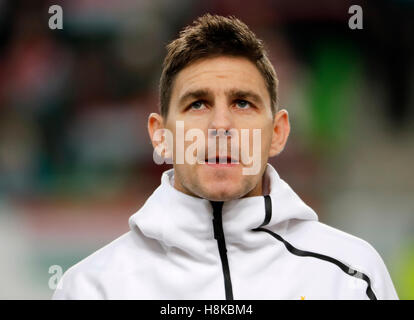 BUDAPEST, HONGRIE - le 13 novembre : Zoltan Gera de Hongrie à l'écoute de l'hymne national avant la Coupe du Monde FIFA 2018 match qualificatif entre la Hongrie et l'Andorre à Groupama Arena le 13 novembre 2016 à Budapest, Hongrie. Banque D'Images