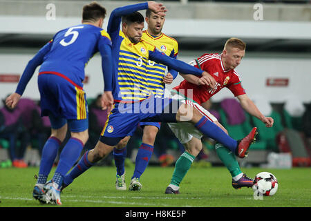 Budapest, Hongrie. 13Th Nov, 2016. La Hongrie Laszlo Kleinheisler (R) fait concurrence au cours de la Coupe du Monde 2018 match de qualification contre l'Andorre à Budapest, Hongrie, le 13 novembre 2016. La Hongrie a gagné 4-0. Credit : Csaba Domotor/Xinhua/Alamy Live News Banque D'Images