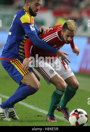 Budapest, Hongrie. 13Th Nov, 2016. Gyurcso la Hongrie (R) Adam s'acharne pour la balle avec l'Andorre Victor Rodriguez durant la Coupe du Monde 2018 match de qualification à Budapest, Hongrie, le 13 novembre 2016. La Hongrie a gagné 4-0. Credit : Csaba Domotor/Xinhua/Alamy Live News Banque D'Images