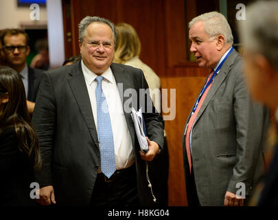 Bruxelles, Bxl, Belgique. 14Th Nov, 2016. Le ministre des Affaires étrangères grec Nikos Kotzias au cours de FAC le Conseil des ministres européens des Affaires étrangères à l'administration centrale du Conseil européen à Bruxelles, Belgique le 14.11.2016 par Wiktor Dabkowski Wiktor Dabkowski/crédit : ZUMA Wire/Alamy Live News Banque D'Images