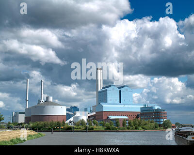 Vattenfall centrale au charbon sur l'Elbe à Hambourg, Allemagne. Banque D'Images