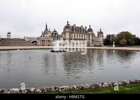 Le Château de Chantilly est un château historique situé dans la ville de Chantilly, France. Banque D'Images