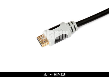 Câble HDMI ordinateur gris isolé sur fond blanc, close-up Banque D'Images