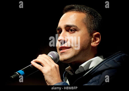 12/11/2016 Italie, Lombardie, Crema, Luigi Di Maio, Vice-président de la Chambre des députés pour le mouvement 5 étoiles Banque D'Images