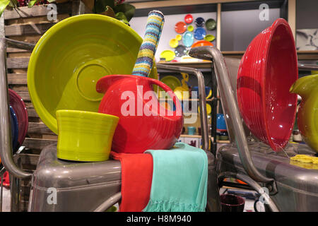 Fiesta Ware au magasin principal de Macy's, Herald Square, New York City, États-Unis Banque D'Images