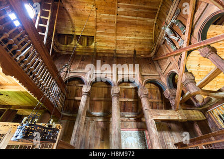 Nef de l'intérieur de l'Église Urnes, Ornes, lustre, comté de Sogn og Fjordane, Norvège Banque D'Images