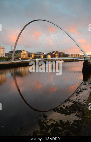 Newcastle Quayside tôt le matin sur la Tyne. (Tyne) Banque D'Images