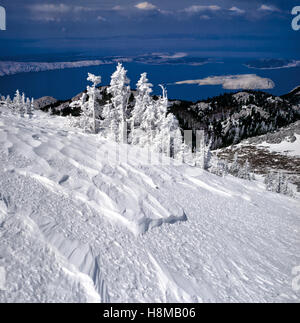 Paysage de la montagne du Velebit en hiver.Vue de la mer et les îles croates Banque D'Images