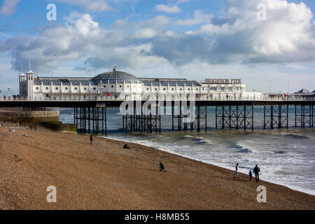 Brighton Beach et de la jetée, Brighton, Sussex, UK Banque D'Images