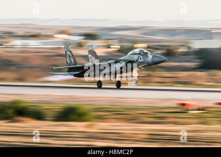 De l'air israélienne F-15I en avion de chasse au décollage Banque D'Images