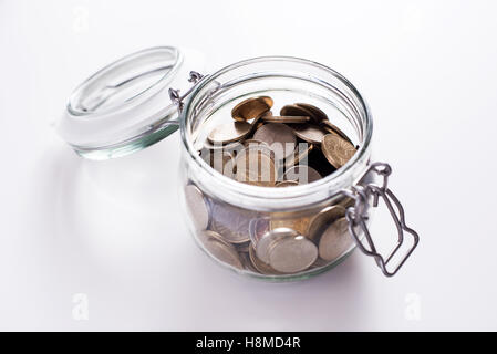 Pièces en argent verre jar Banque D'Images