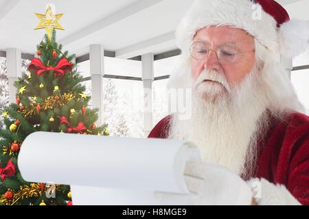 Lecture lettre de noël père noël Banque D'Images