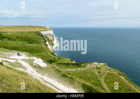 Les falaises blanches de Douvres, dans le Kent au sud-est de l'Angleterre les photos prises depuis le sentier des douaniers Banque D'Images