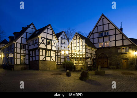 L'Allemagne, la Ruhr, plus humide à la rivière Ruhr, maisons de la vieille partie de la ville, cinq gable corner. Banque D'Images