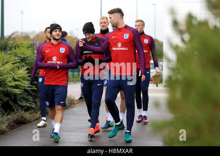 (De gauche à droite) l'Angleterre Jack Wilshere, Jamie Vardy et Gary Cahill pendant une session de formation au Centre de formation de Tottenham Hotspur, Londres. Banque D'Images