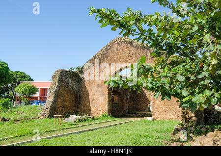 Première église au sud de l'équateur en Afrique, l'Angola, M'banza Congo. La ruine est encore à de grandes parties intacts aujourd'hui. Banque D'Images