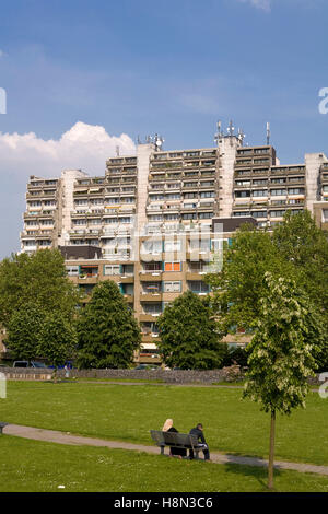 L'Allemagne, la Ruhr, Dortmund, l'Hannibal immeuble de grande hauteur dans le quartier Dorstfeld. Banque D'Images