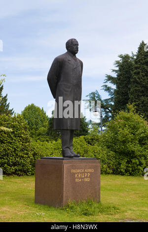 Allemagne, Essen, l'établissement Villa Huegel, hôtel particulier de la famille de l'industriel Krupp, statue de Friedrich Alfred Krupp (1854-1902). Europa, Banque D'Images