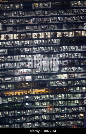 Close-up of 20 Fenchurch Street (walkie-talkie) building at night, Fenchurch Street, City of London, England, United Kingdom Banque D'Images