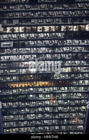 Close-up of 20 Fenchurch Street (walkie-talkie) building at night, Fenchurch Street, City of London, England, United Kingdom Banque D'Images