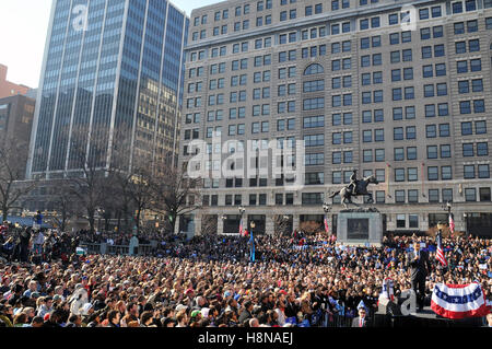 La présidence démocratique Sen. Barack Obama parle à un rassemblement à la place de Rodney, le 3 février 2008 à Wilmington, Delaware. Banque D'Images