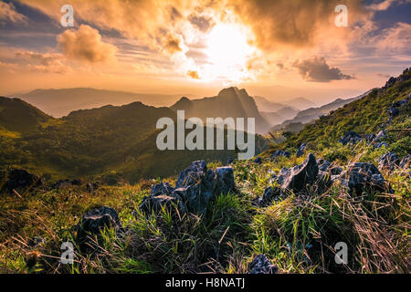 Raylight coucher du soleil Paysage à Doi Luang Chiang Dao, haute montagne dans la province de Chiang Mai, Thaïlande Banque D'Images