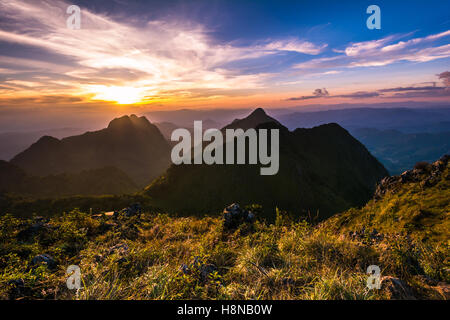 Raylight coucher du soleil Paysage à Doi Luang Chiang Dao, haute montagne dans la province de Chiang Mai, Thaïlande Banque D'Images