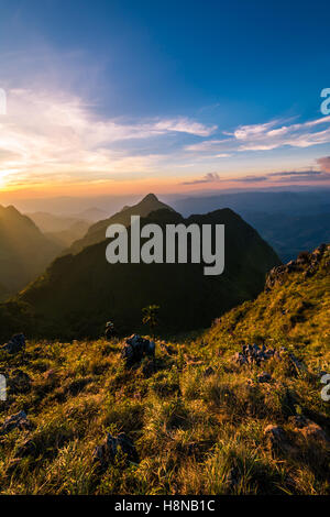 Raylight coucher du soleil Paysage à Doi Luang Chiang Dao, haute montagne dans la province de Chiang Mai, Thaïlande Banque D'Images