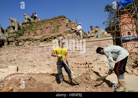 Bhaktapur, Népal Durbar Square, Kings Square, la reconstruction de temple Fasidega après le séisme de 2015/zerstoerter Koenigsplatz, Wiederaufbau Fasidega Tempel Banque D'Images