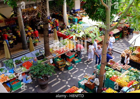 Vue aérienne du marché fermier à Funchal, Madeira, Portugal Banque D'Images