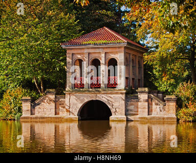 Une vue rapprochée de la remise à bateaux, Birkenhead Park Banque D'Images