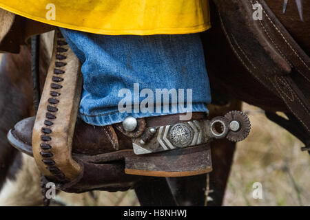 Gros plan du boot en cow-boy à cheval étrier Banque D'Images