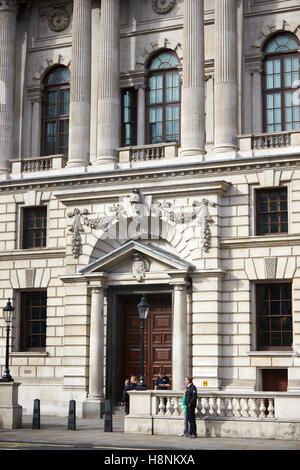 Le siège de HM Revenue and Customs sur Whitehall Banque D'Images