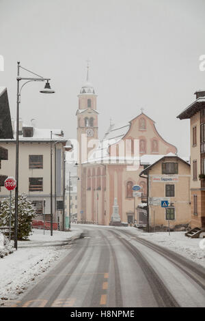 Matin neigeux à Sappada, Dolomites, Italie. Banque D'Images